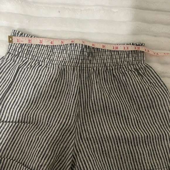 Reformation Light Gray & White Striped High Waist Women’s Shorts - Picture 12 of 13